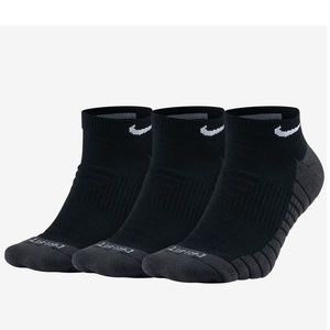 Nike Everyday Dry Cushioned Training No-Show Socks